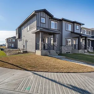 new-built-4-bed-holiday-home.calgaryhotelsearch.com/